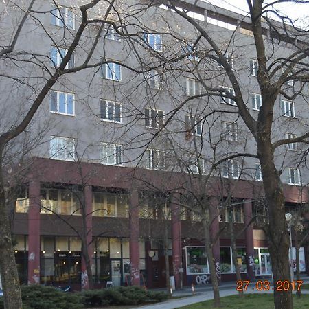 Vacation Apartment Up To 10 براتسيلافا المظهر الخارجي الصورة