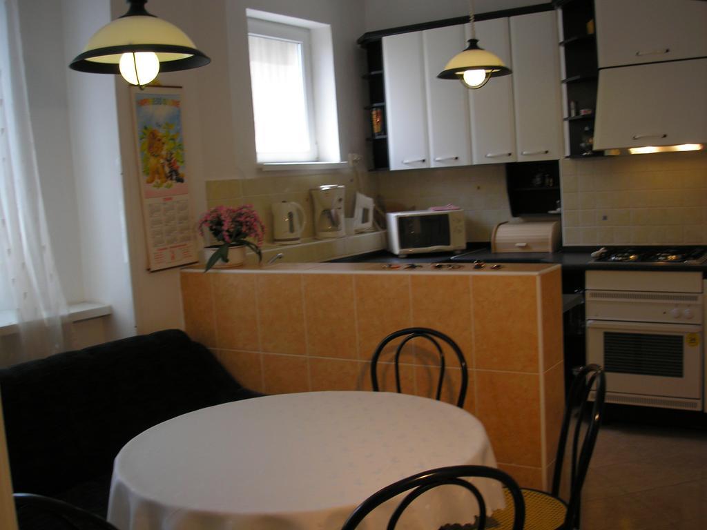Vacation Apartment Up To 10 براتسيلافا الغرفة الصورة