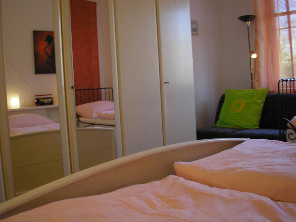 Vacation Apartment Up To 10 براتسيلافا الغرفة الصورة